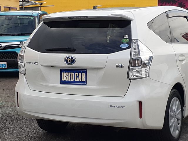 TOYOTA PRIUS ALPHA 2012 Image 31