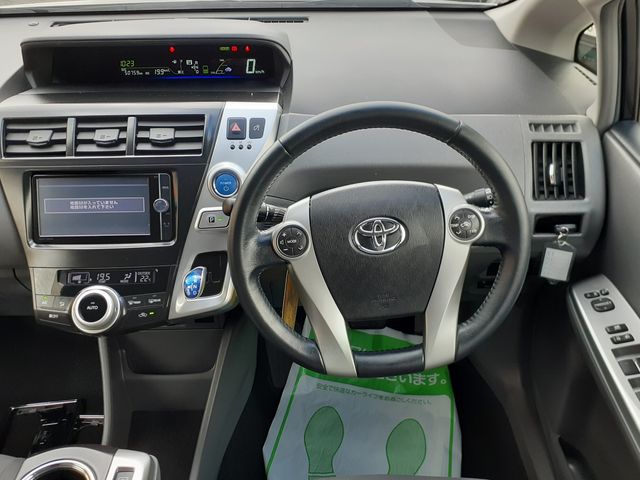 TOYOTA PRIUS ALPHA 2012 Image 31