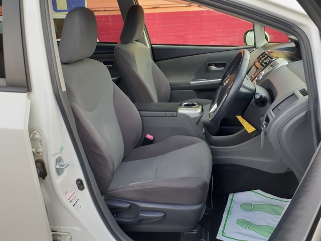 TOYOTA PRIUS ALPHA 2012 Image 31