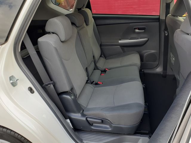 TOYOTA PRIUS ALPHA 2012 Image 31