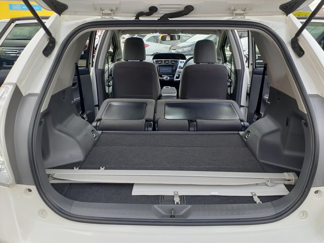 TOYOTA PRIUS ALPHA 2012 Image 31