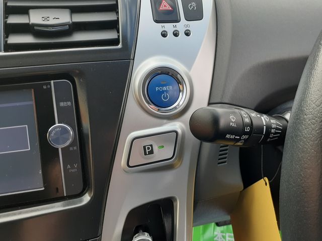 TOYOTA PRIUS ALPHA 2012 Image 31