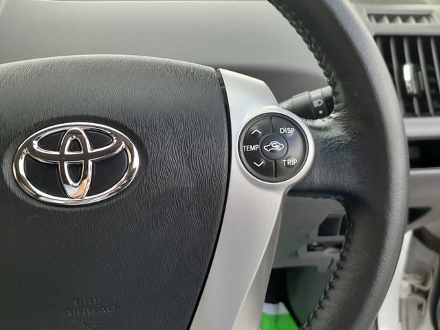 TOYOTA PRIUS ALPHA 2012 Image 31