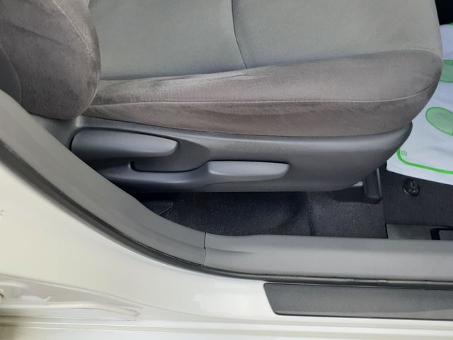 TOYOTA PRIUS ALPHA 2012 Image 31