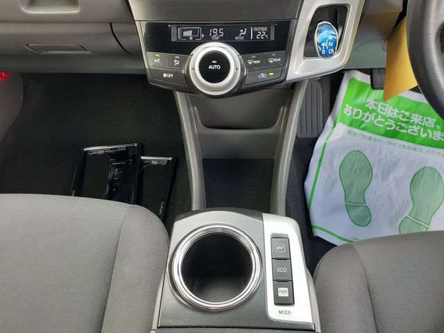 TOYOTA PRIUS ALPHA 2012 Image 31