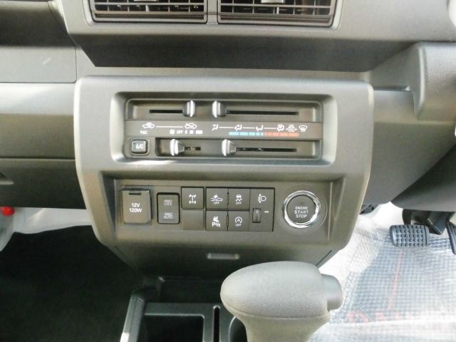 DAIHATSU HIJET TRUCK 4WD 2025 Image 31