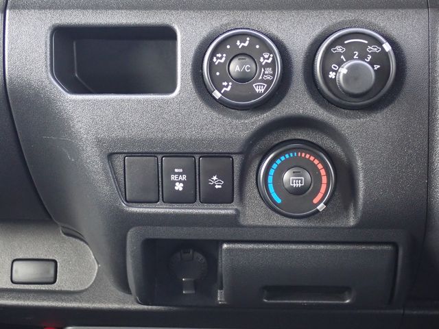 TOYOTA HIACE VAN 1.15T 2WD 2018 Image 31