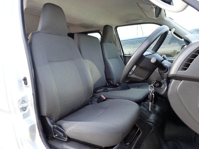 TOYOTA HIACE VAN 1.15T 2WD 2018 Image 31