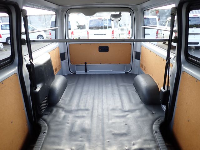 TOYOTA HIACE VAN 1.15T 2WD 2018 Image 31