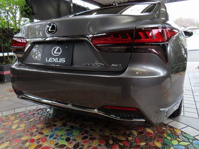 TOYOTA LEXUS LS500H 4WD 2025 Image 31