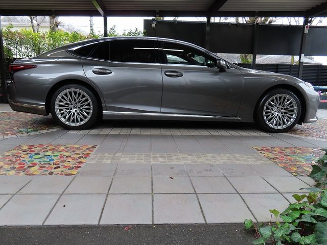 TOYOTA LEXUS LS500H 4WD 2025 Image 31