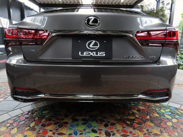 TOYOTA LEXUS LS500H 4WD 2025 Image 31