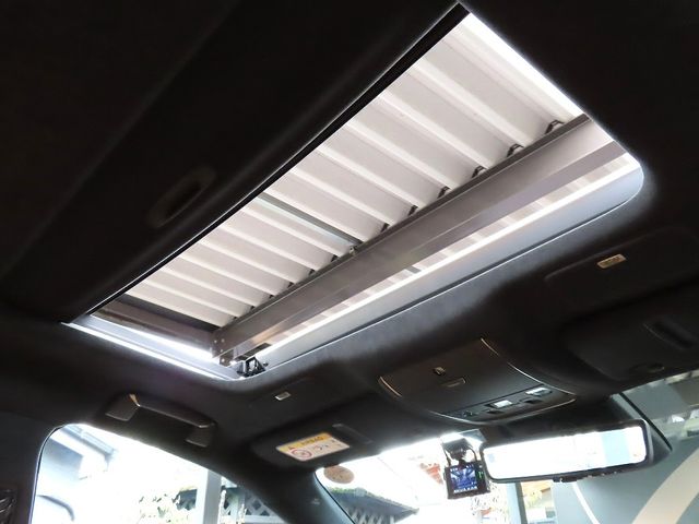 TOYOTA LEXUS LS500H 4WD 2025 Image 31