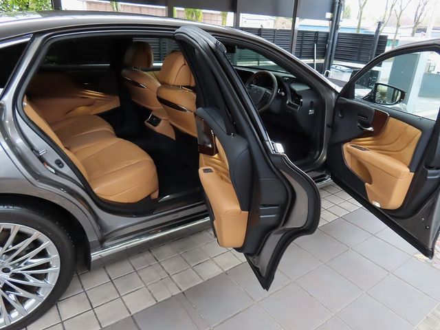 TOYOTA LEXUS LS500H 4WD 2025 Image 31