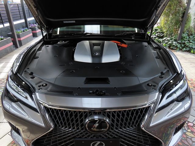 TOYOTA LEXUS LS500H 4WD 2025 Image 31