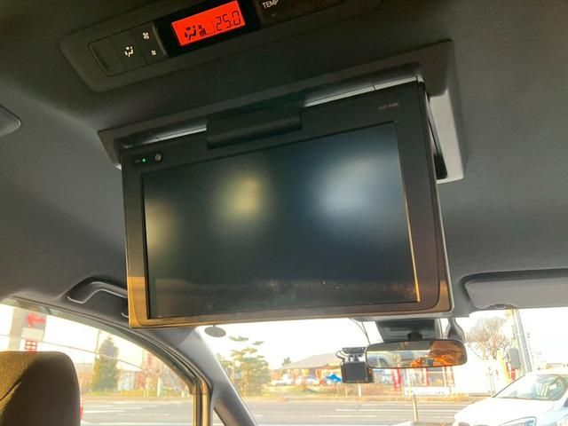 TOYOTA VOXY HYBRID 2018 Image 31