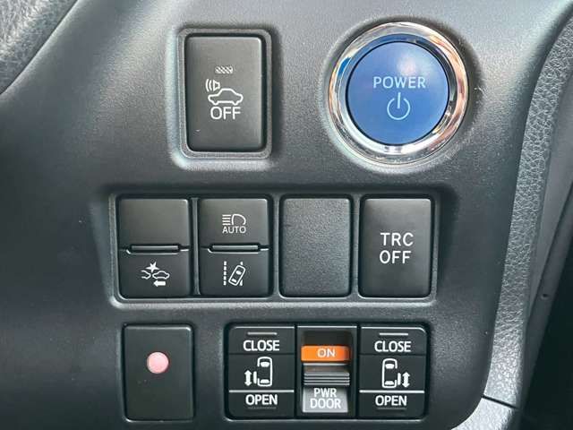 TOYOTA VOXY HYBRID 2018 Image 31