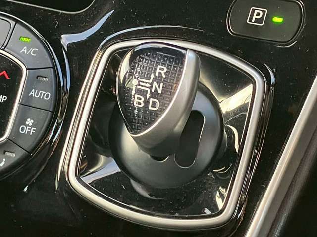 TOYOTA VOXY HYBRID 2018 Image 31