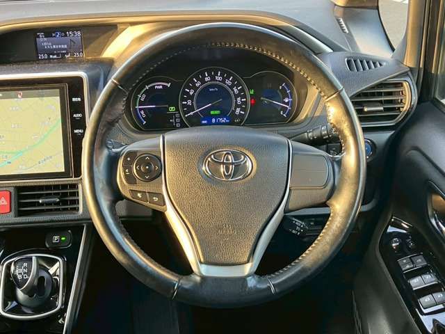 TOYOTA VOXY HYBRID 2018 Image 31