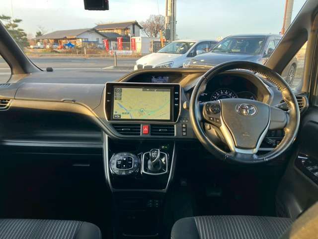 TOYOTA VOXY HYBRID 2018 Image 31