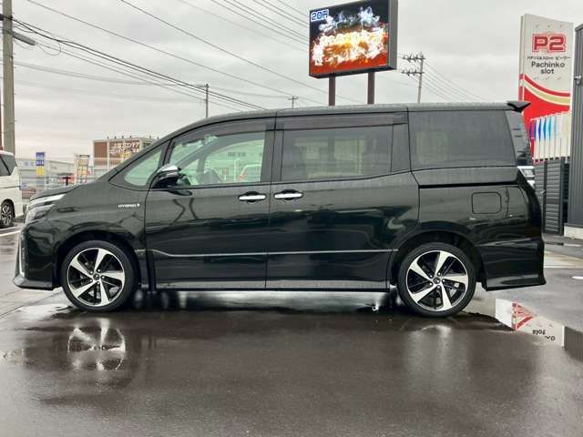 TOYOTA VOXY HYBRID 2018 Image 31