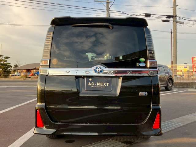 TOYOTA VOXY HYBRID 2018 Image 31