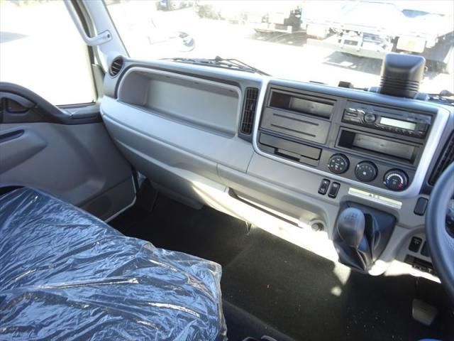 MITSUBISHI CANTER 2024 Image 31