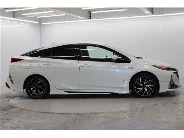 TOYOTA PRIUS PHV 2018 Image 31