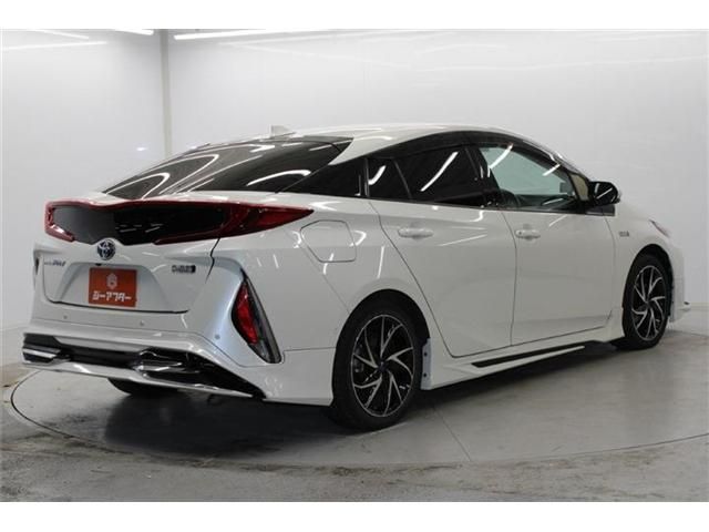 TOYOTA PRIUS PHV 2018 Image 31