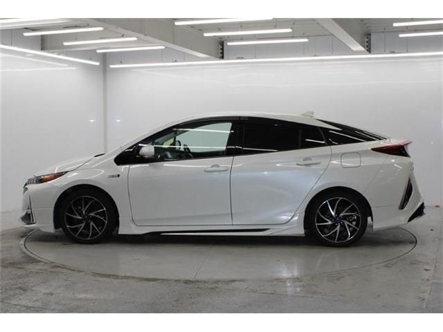 TOYOTA PRIUS PHV 2018 Image 31