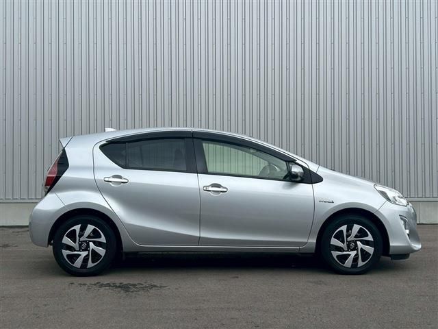 TOYOTA AQUA 2017 Image 31