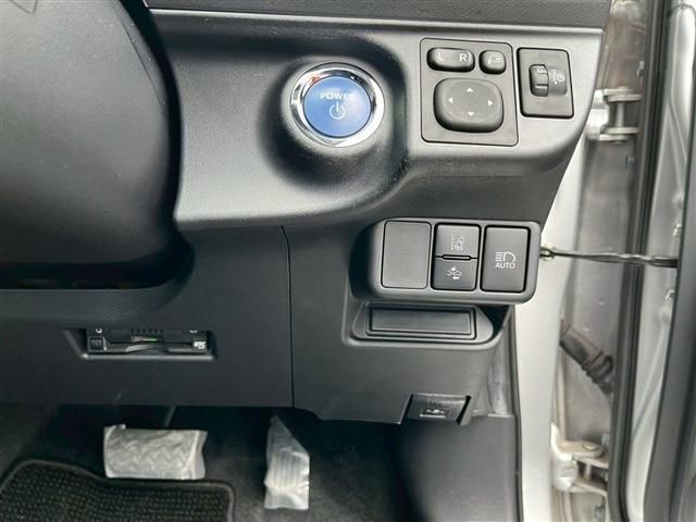 TOYOTA AQUA 2017 Image 31