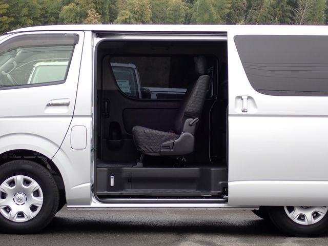 TOYOTA HIACE VAN 2WD 2021 Image 31