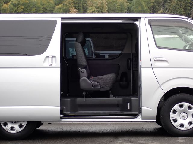 TOYOTA HIACE VAN 2WD 2021 Image 31