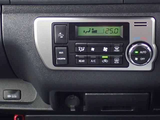 TOYOTA HIACE VAN 2WD 2021 Image 31