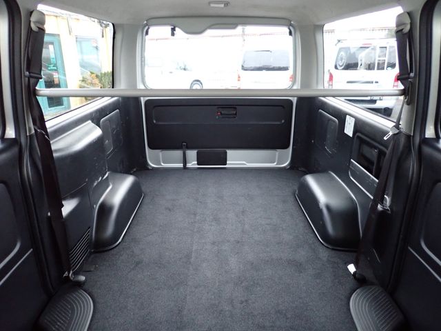 TOYOTA HIACE VAN 2WD 2021 Image 31