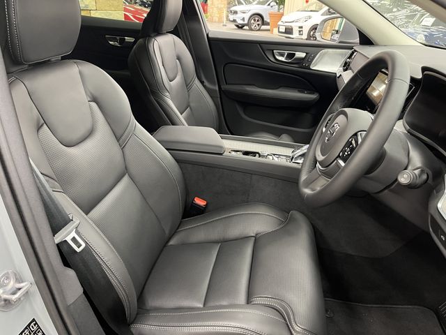 VOLVO V60 2025 Image 31