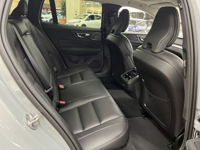 VOLVO V60 2025 Image 31