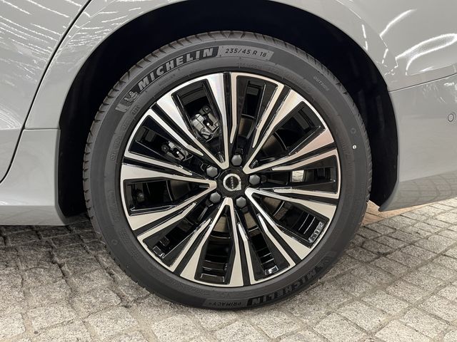 VOLVO V60 2025 Image 31