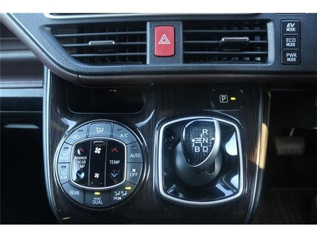 TOYOTA ESQUIRE HYBRID 2017 Image 31