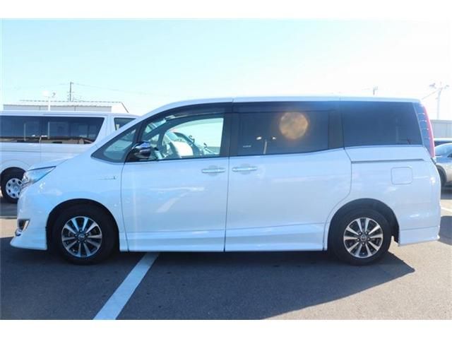 TOYOTA ESQUIRE HYBRID 2017 Image 31