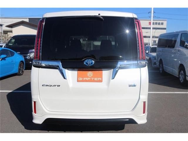 TOYOTA ESQUIRE HYBRID 2017 Image 31