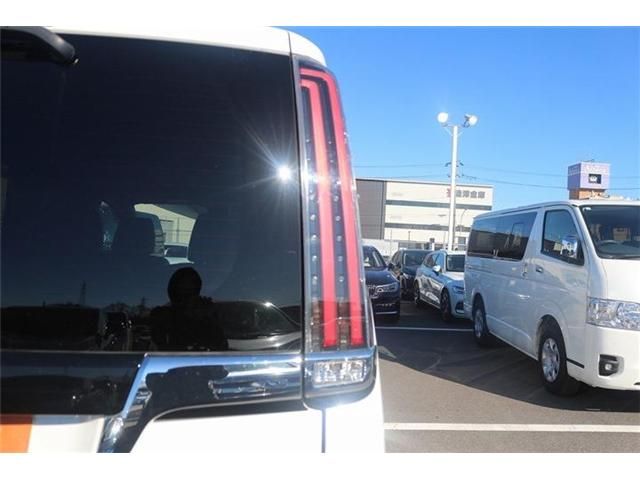 TOYOTA ESQUIRE HYBRID 2017 Image 31