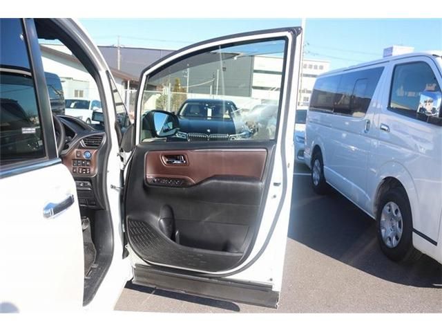 TOYOTA ESQUIRE HYBRID 2017 Image 31