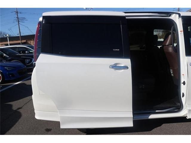 TOYOTA ESQUIRE HYBRID 2017 Image 31