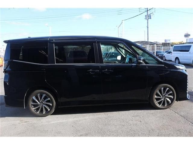 TOYOTA VOXY HYBRID 2023 Image 31