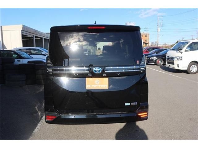 TOYOTA VOXY HYBRID 2023 Image 31