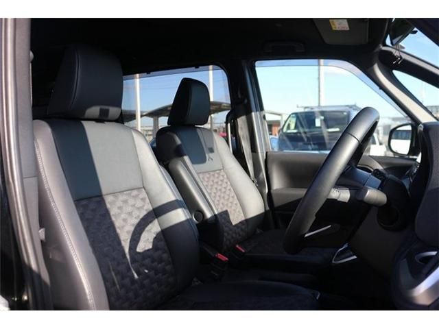 TOYOTA VOXY HYBRID 2023 Image 31