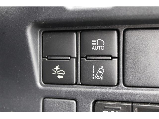 TOYOTA VOXY 2018 Image 31