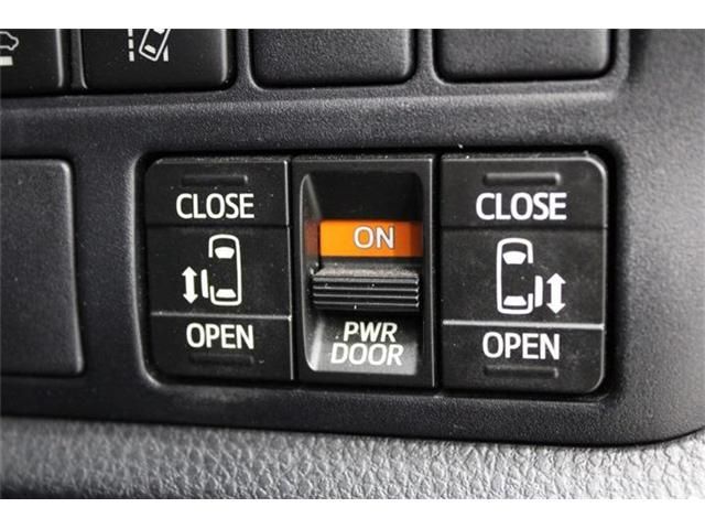 TOYOTA VOXY 2018 Image 31